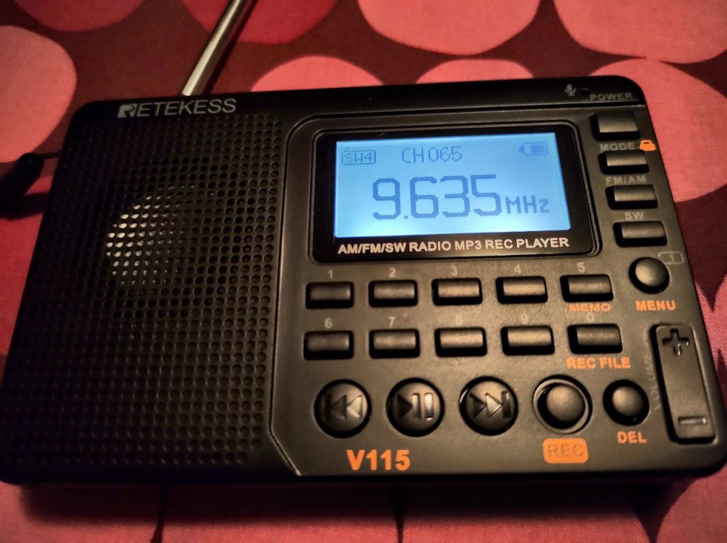 the retekess receiver displaying frequency of 9.635 MHz