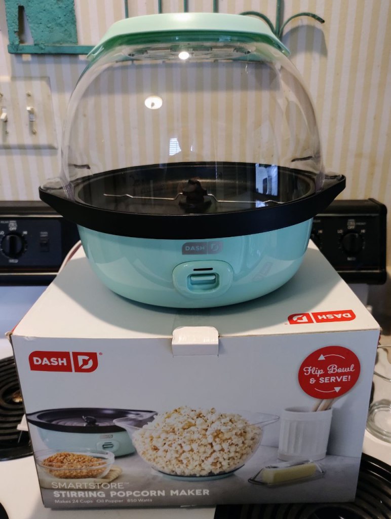 Pretty popcorn popper of a normal size.